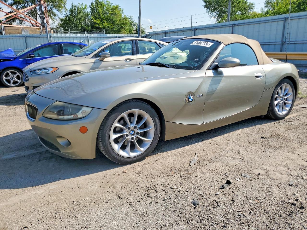2005 BMW Z4 2.5i, VIN 4USBT33545LS57946 — Перед