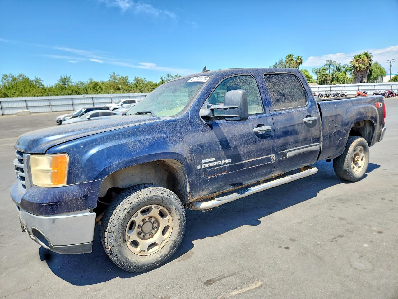 2008 GMC Sierra 2500HD SLT, VIN 1GTHK23678F157672 — Front end