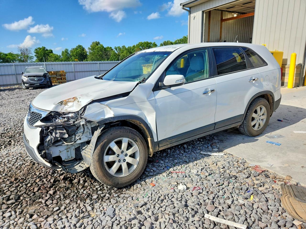 2011 Kia Sorento LX, VIN 5XYKT3A1XBG045565 — Front end
