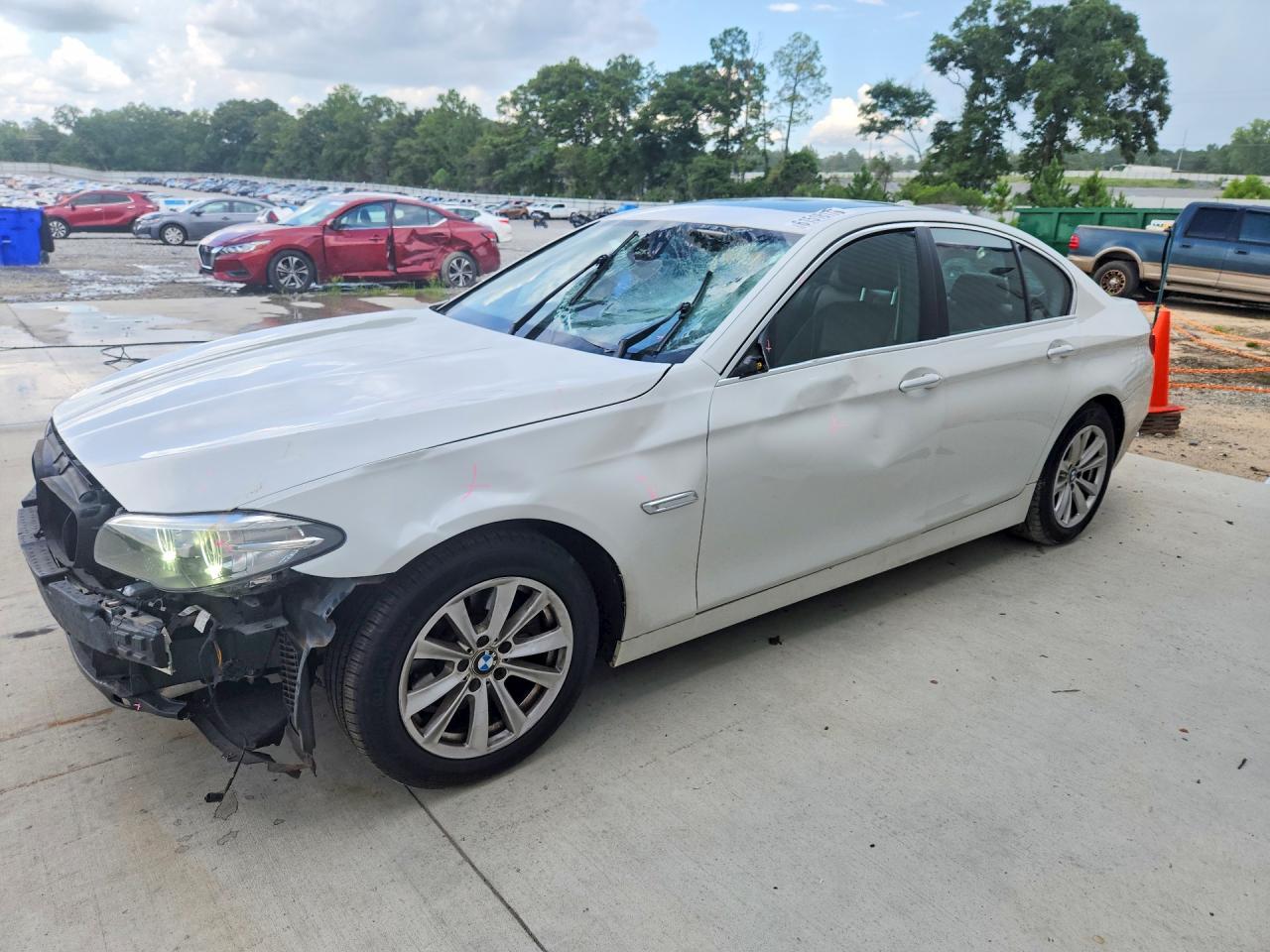 2016 BMW 5 Series 528i, VIN WBA5A5C55GD527801 — Front end
