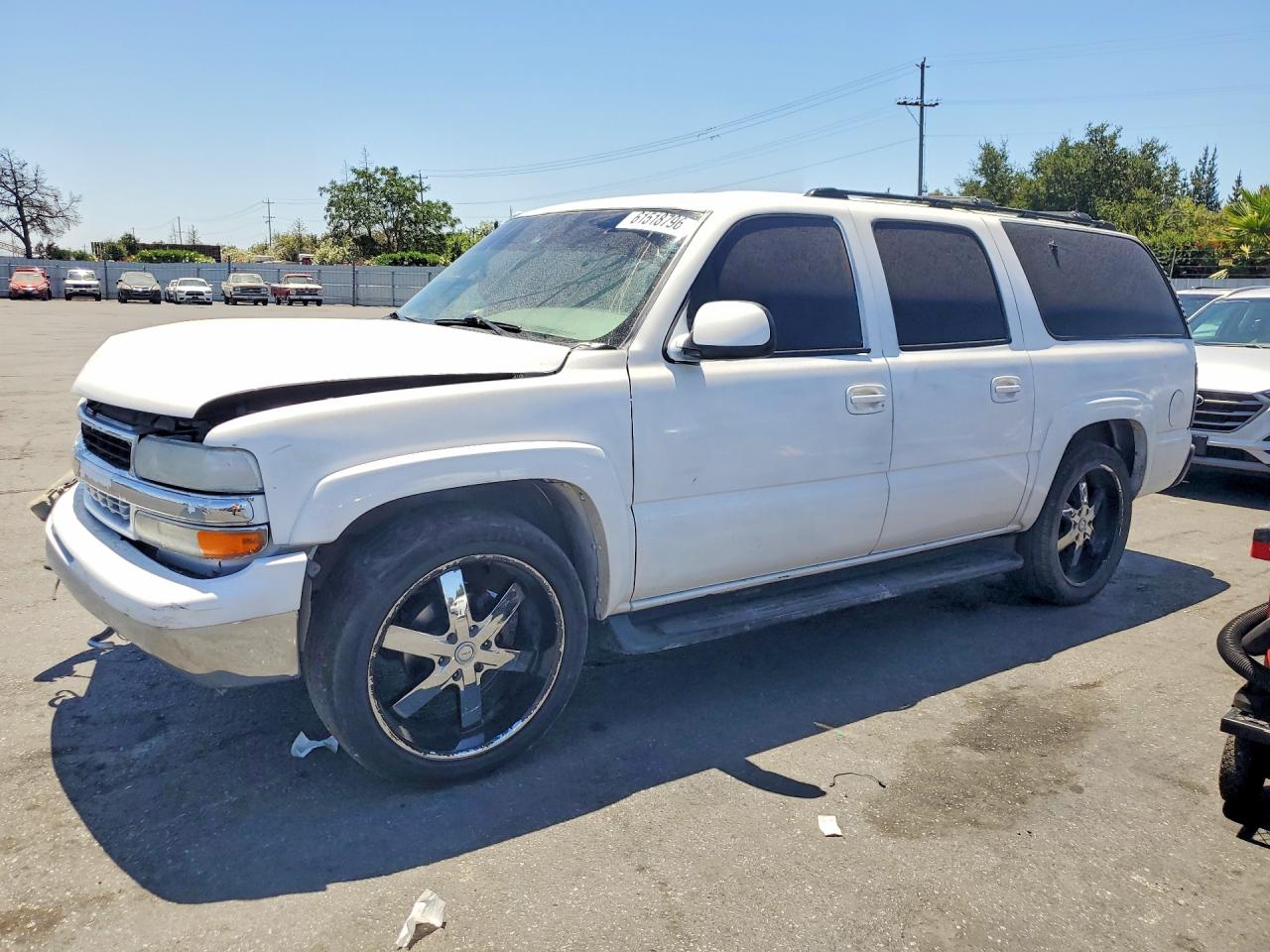 2001 Chevrolet Suburban LT, VIN 1GNFK16T51J217087 — Front end