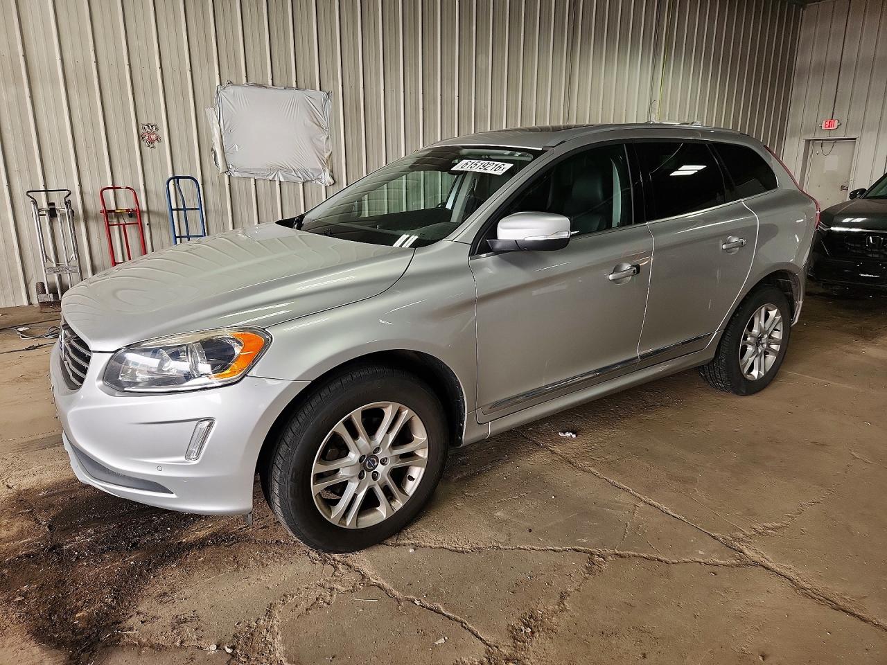 2016 Volvo XC60 T5 Premier, VIN YV4612RK3G2840048 — Rear end