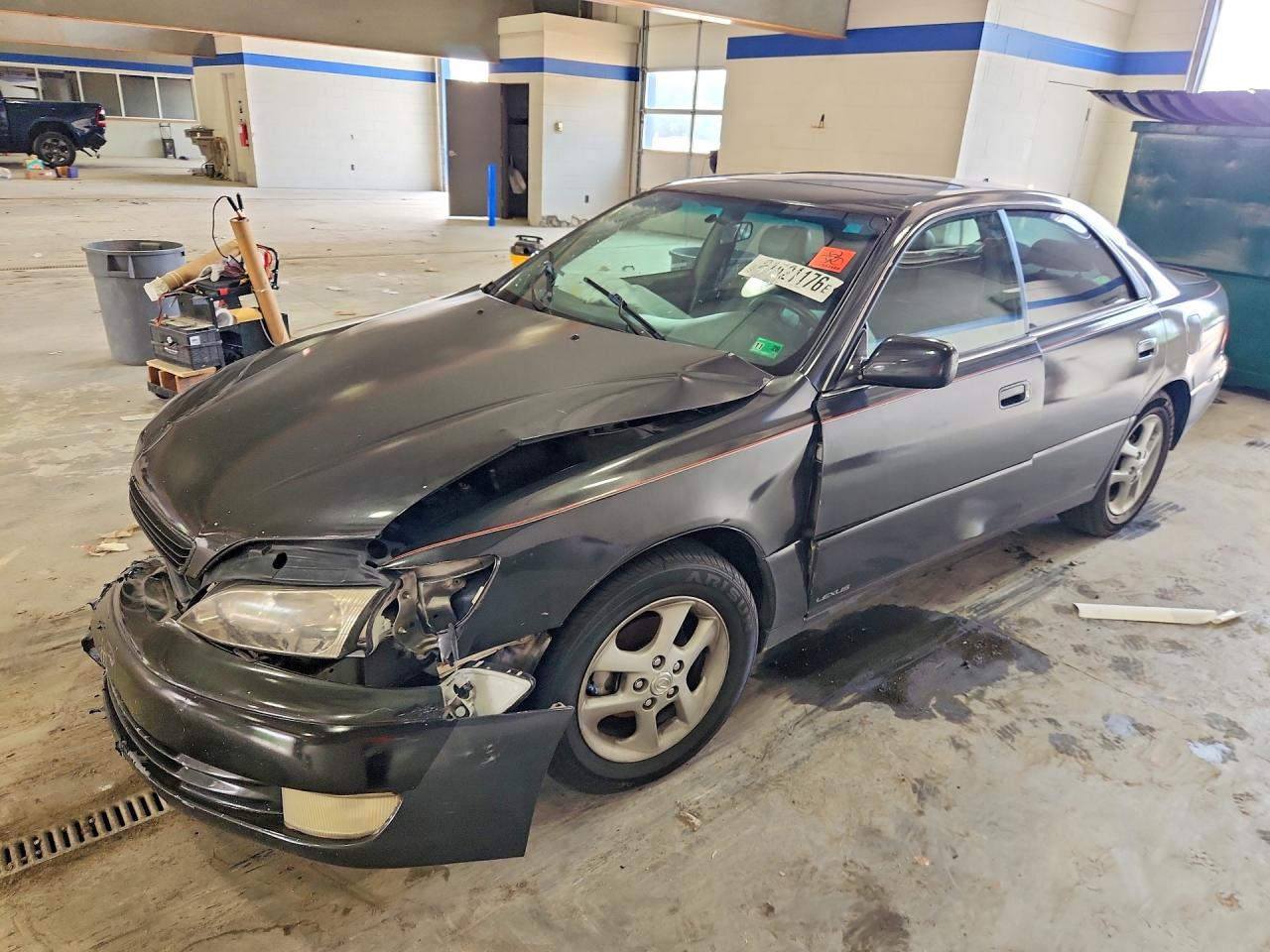 1997 Lexus ES 300, VIN JT8BF22G6V0028291 — Перед