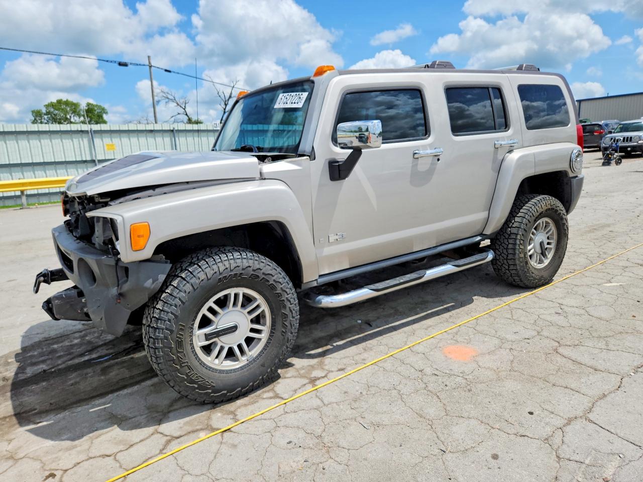 2006 Hummer H3, VIN 5GTDN136368105613 — Front end
