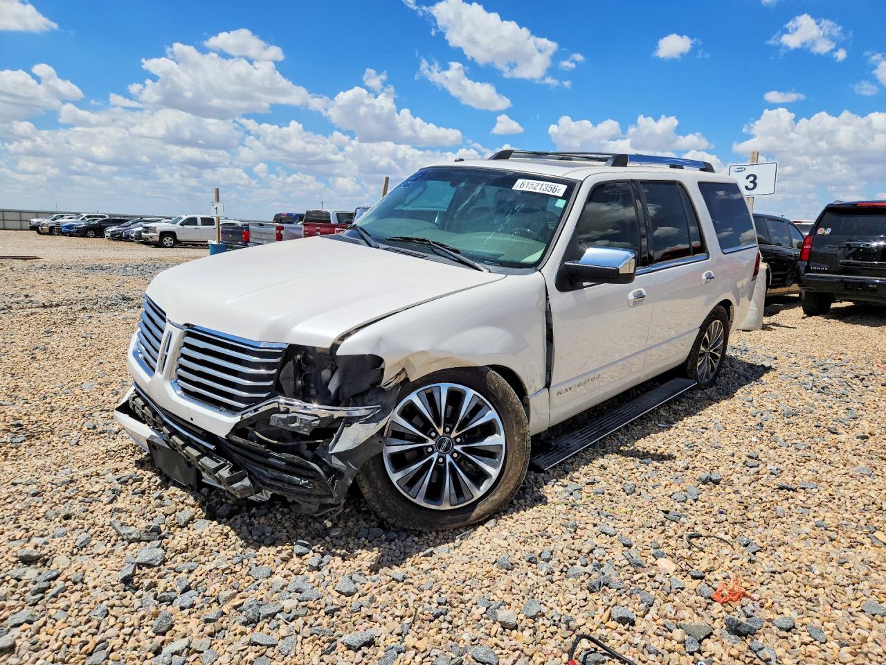 2017 Lincoln Navigator Select, VIN 5LMJJ2JT5HEL13736 — Перед