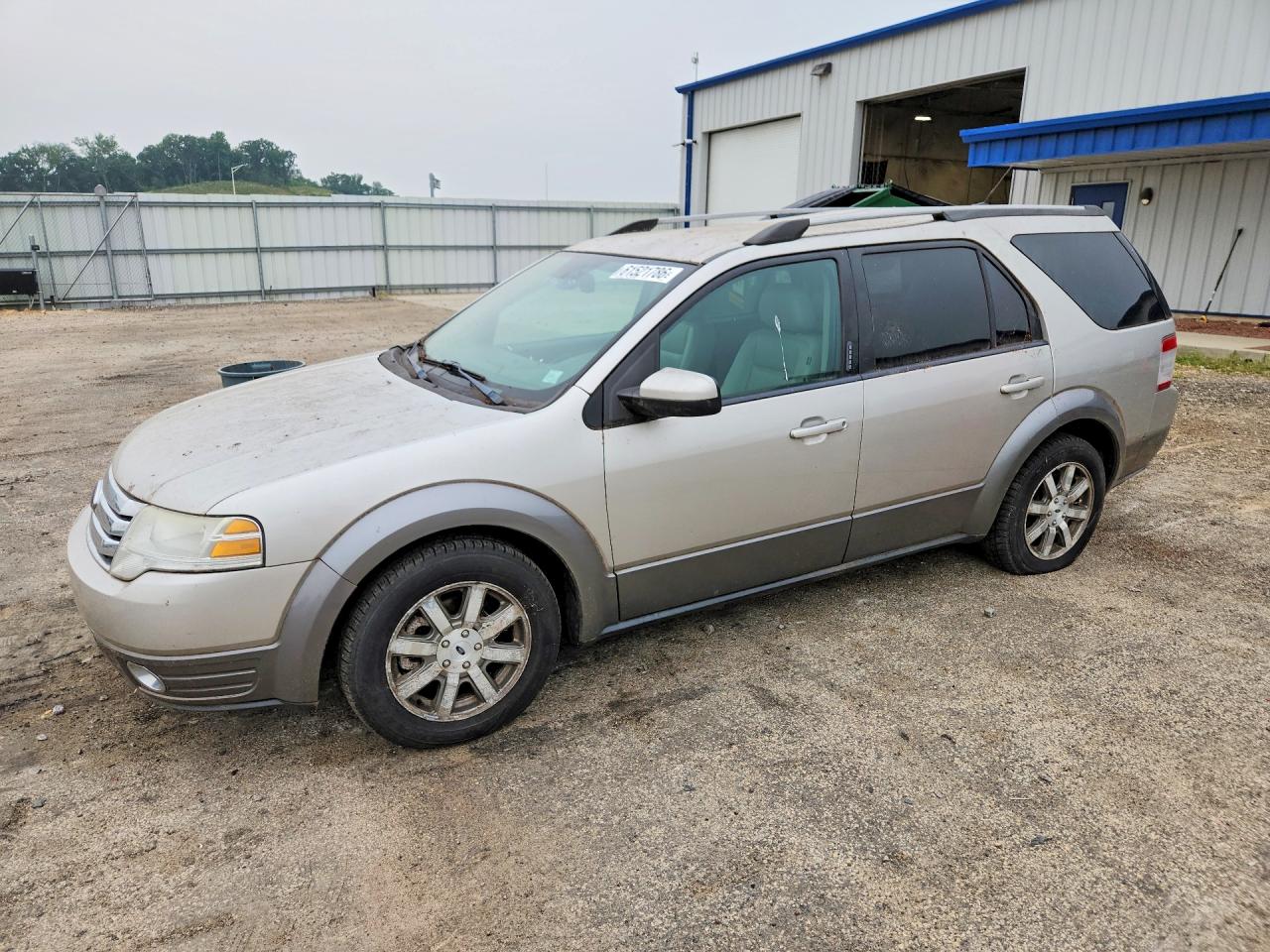 2008 Ford Taurus X SEL, VIN 1FMDK05W98GA42934 — Side
