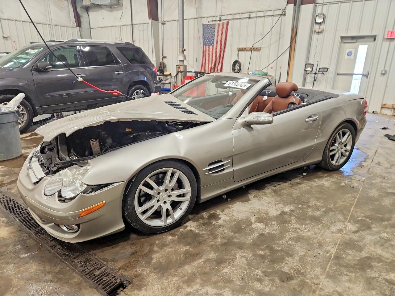 2007 Mercedes-Benz SL 550, VIN WDBSK71FX7F118612 — Front end