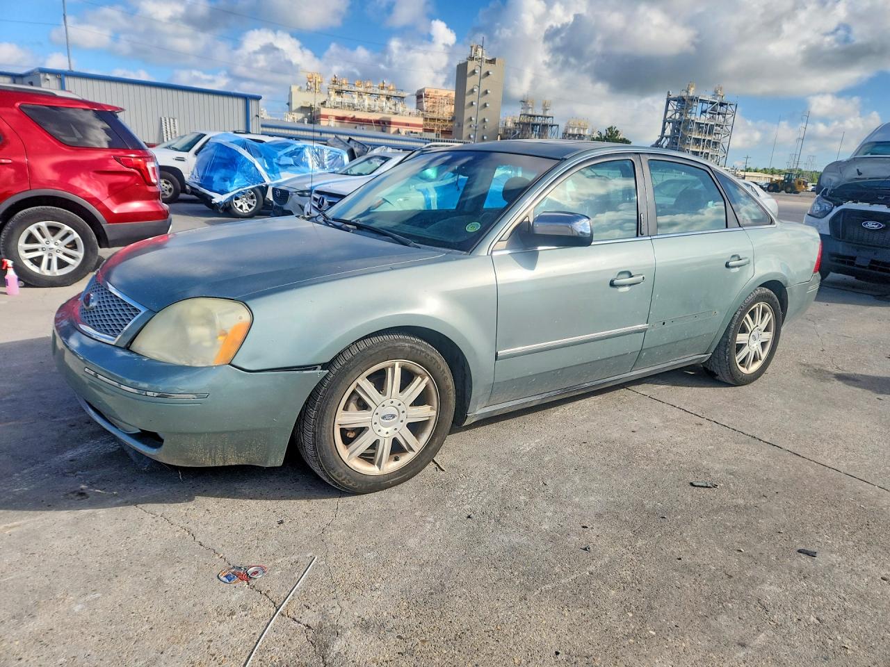 2006 Ford Five Hundred Limited, VIN 1FAFP251X6G143773 — Front end