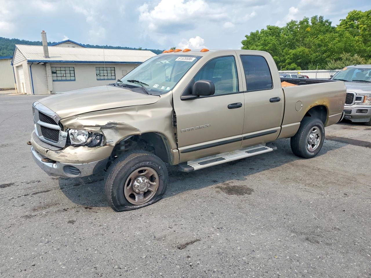 2003 Dodge 2500 ST, VIN 1D7KU28D43J580146 — Front end