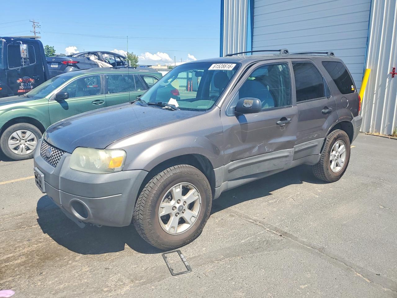 2005 Ford Escape XLT, VIN 1FMYU93115KD85740 — Front end