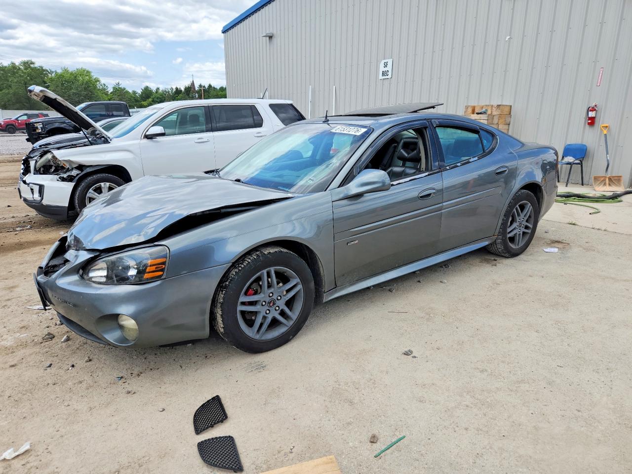 2005 Pontiac Grand Prix GTP, VIN 2G2WR524951284810 — Front end