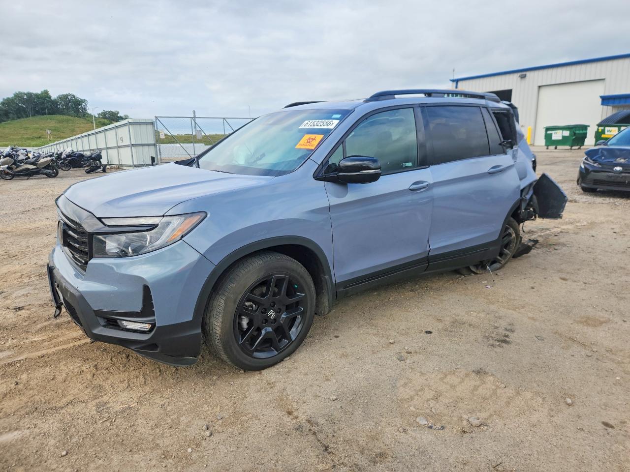 2024 Honda Passport Black Edition, VIN 5FNYF8H8XRB001780 — Rear end