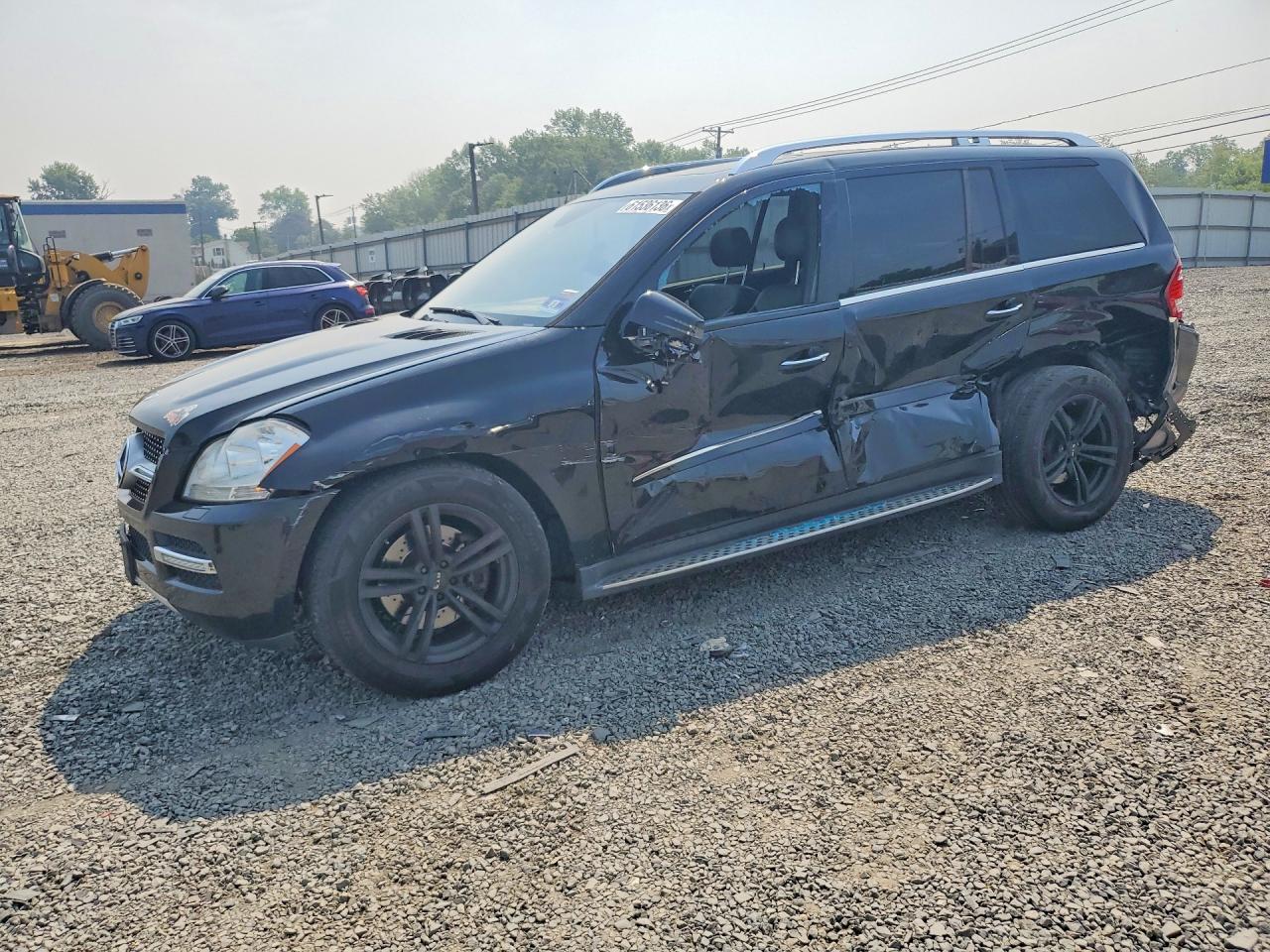 2011 Mercedes-Benz GL 450, VIN 4JGBF7BE4BA744587 — Side
