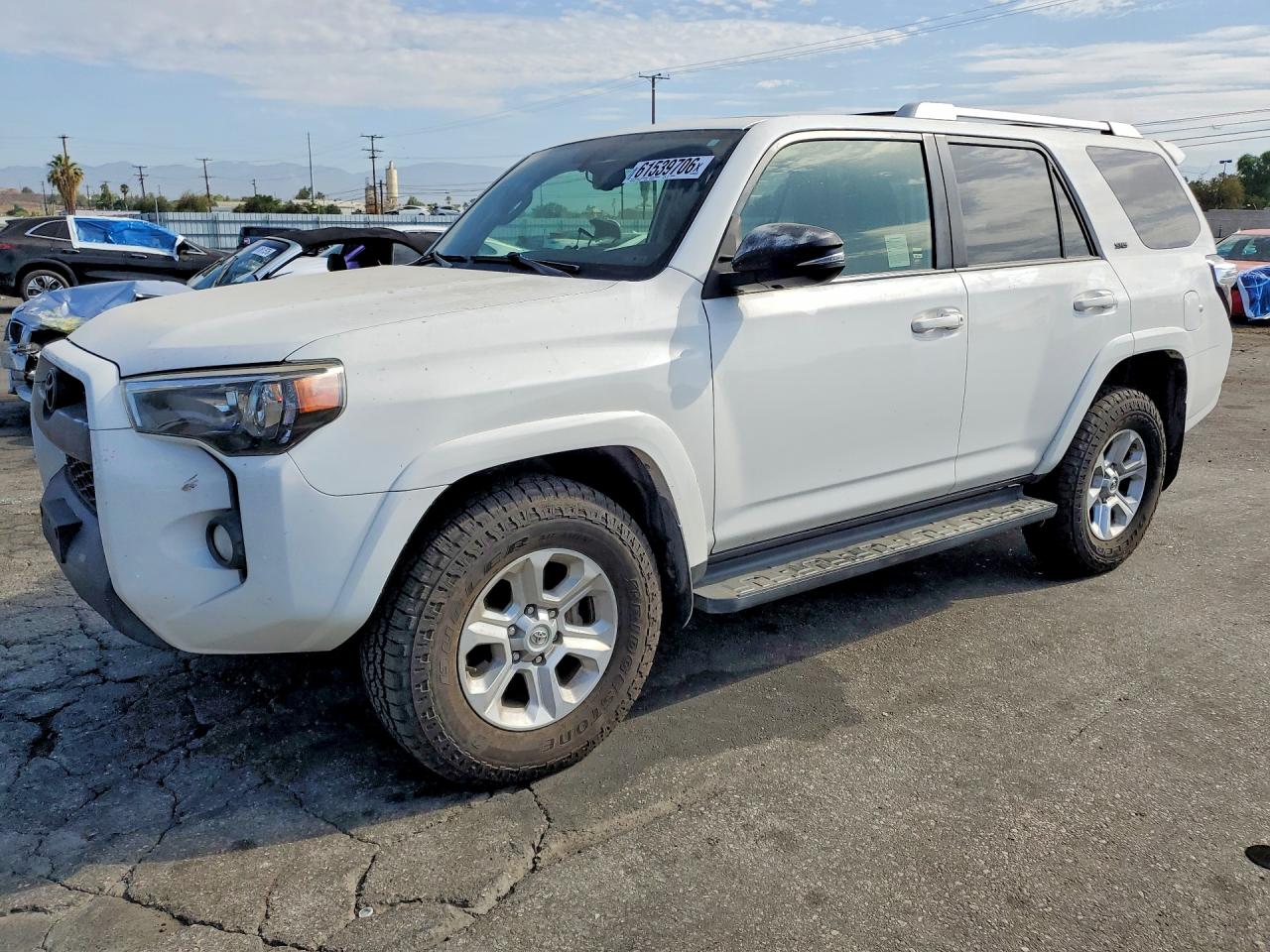 2018 Toyota 4Runner SR5 Premium, VIN JTEBU5JRXJ5533111 — Minor dents and scratches