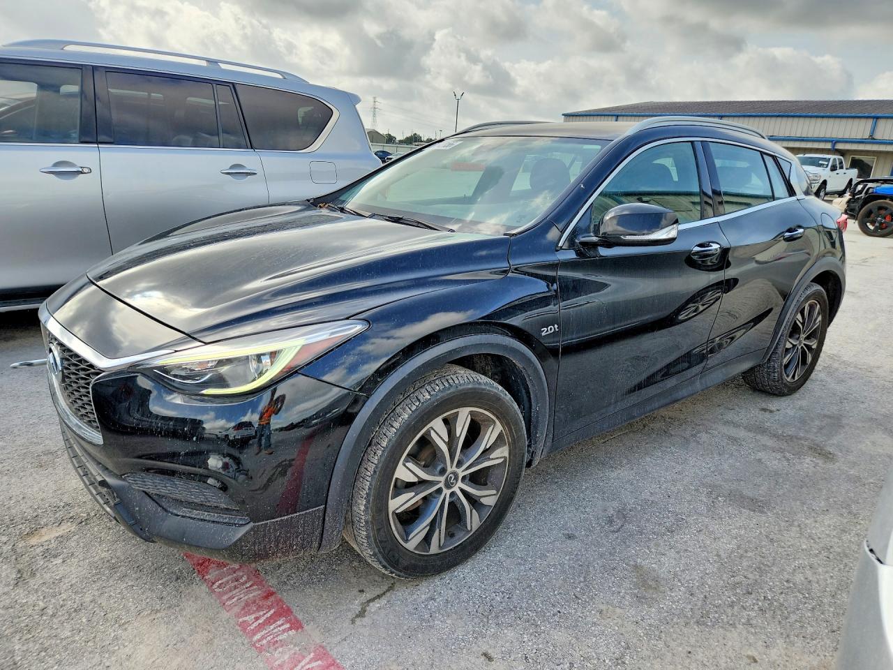 2018 Infiniti QX30 Luxury, VIN SJKCH5CR1JA057605 — Normal wear