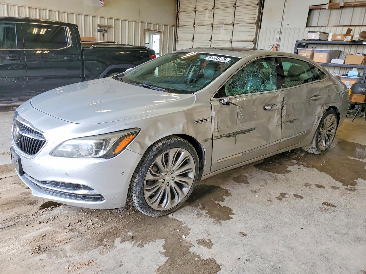 2018 Buick LaCrosse Premium, VIN 1G4ZR5SS7JU122319 — Side