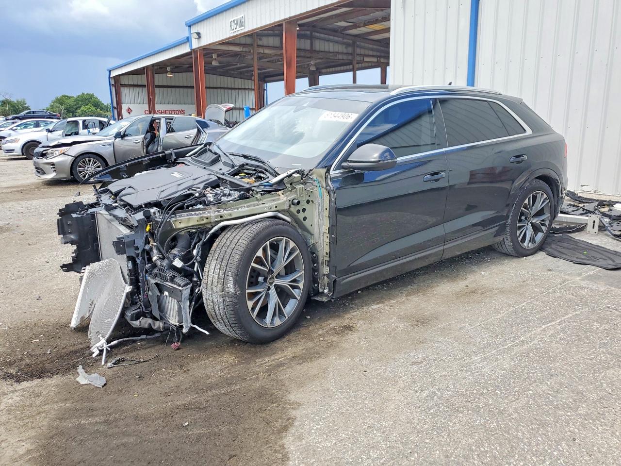 2023 Audi Q8 Premium Plus, VIN WA1EVBF19PD045244 — Перед