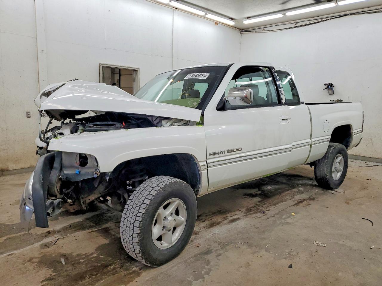1996 Dodge 1500, VIN 3B7HF13Z7TG194639 — Front end