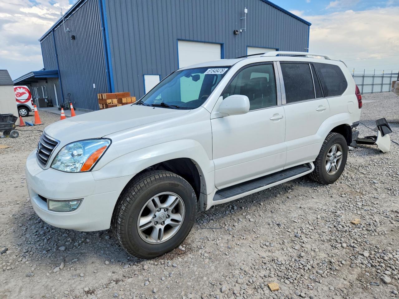 2004 Lexus GX 470, VIN JTJBT20X540066975 — Rear end
