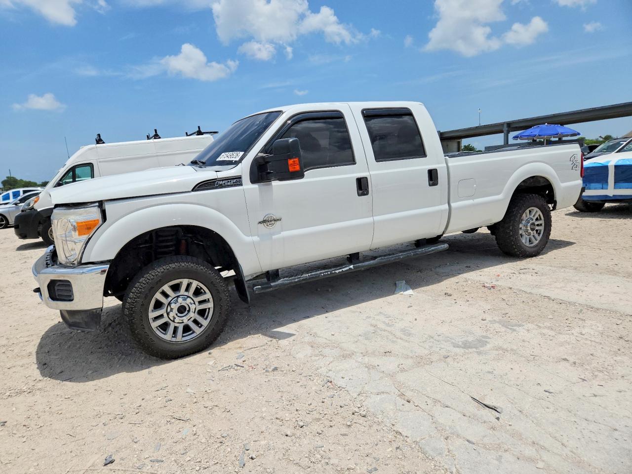 2012 Ford F-250 XLT, VIN 1FT7W2BT7CEA10628 — Перед