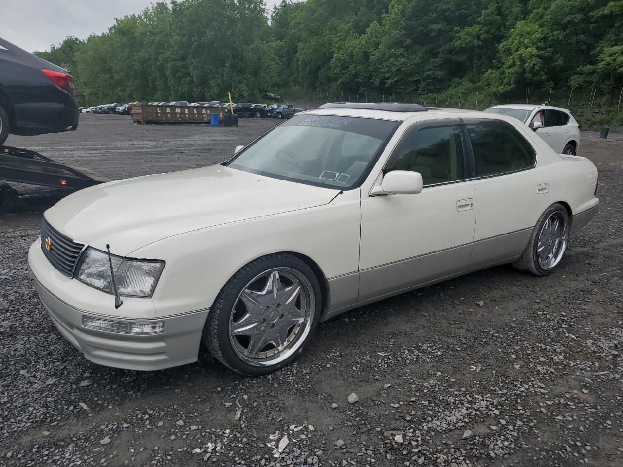 1995 Toyota Celsior, VIN UCF210011886 — Front end