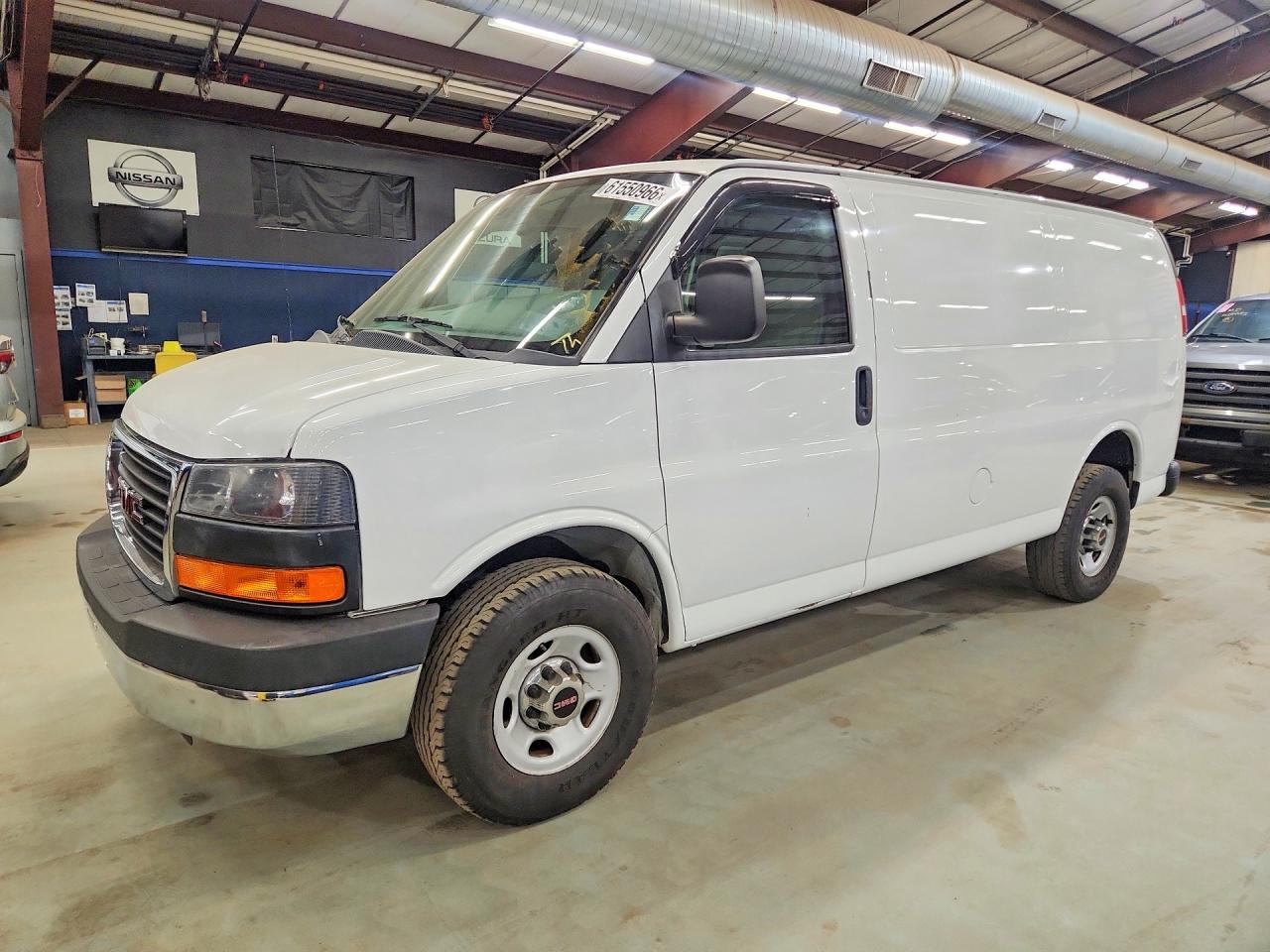 2014 GMC Savana Cargo, VIN 1GTW7FCA2E1132613 — Minor dents and scratches