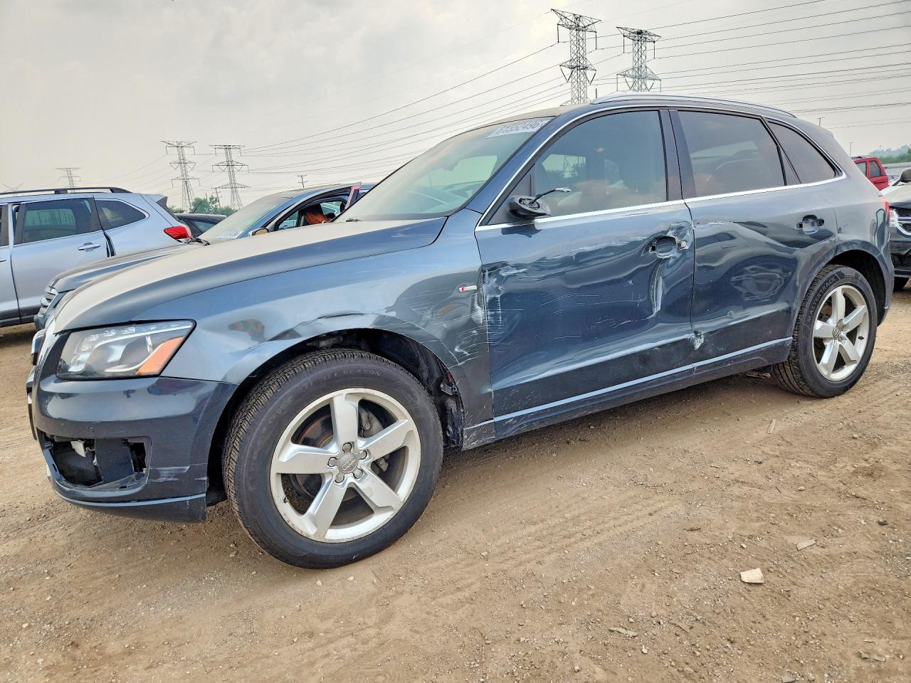 2010 Audi Q5 Premium Plus, VIN WA1LKAFP8AA017913 — Side