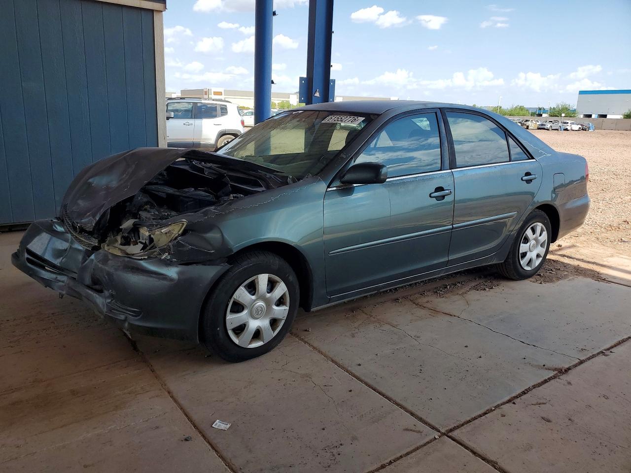 2002 Toyota Camry LE, VIN 4T1BE32K42U513477 — Front end