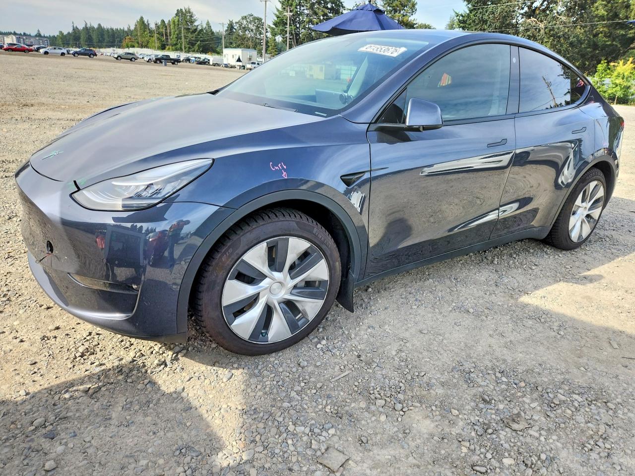 2021 Tesla Model Y Long Range, VIN 5YJYGAEE0MF146298 — Front end