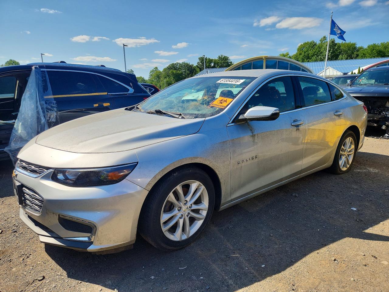 2016 Chevrolet Malibu LT, VIN 1G1ZE5ST7GF322275 — Minor dents and scratches
