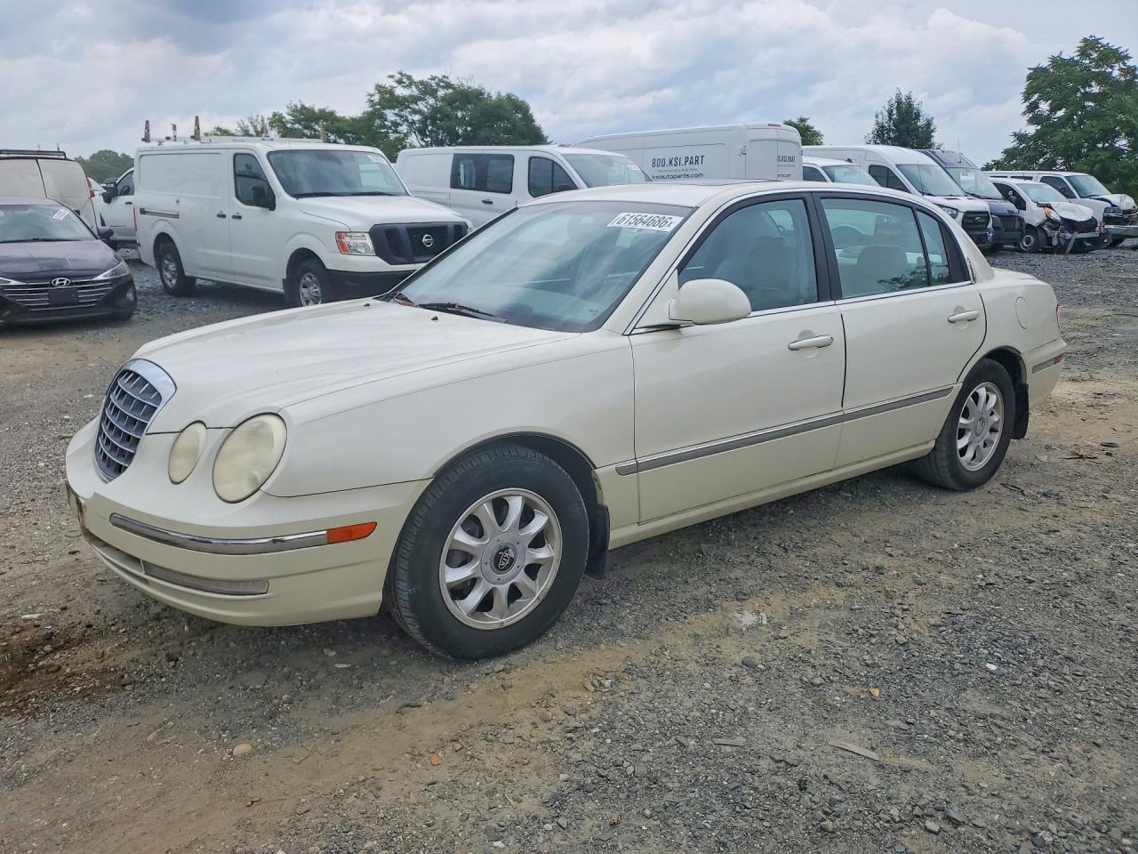 2005 Kia Amanti, VIN KNALD124255079878 — Side