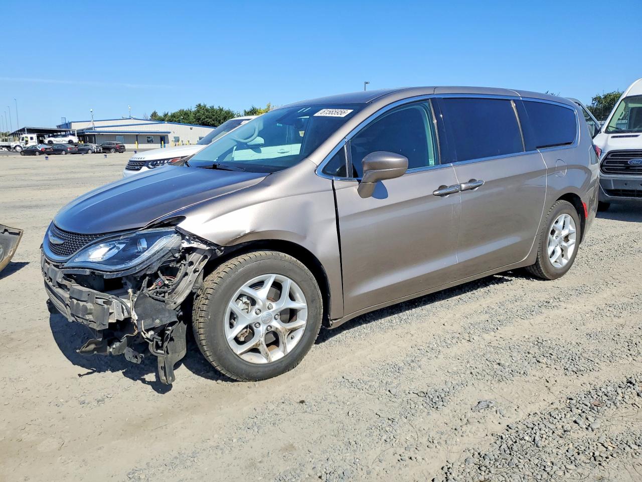 2018 Chrysler Pacifica Touring Plus, VIN 2C4RC1FG1JR292757 — Front end