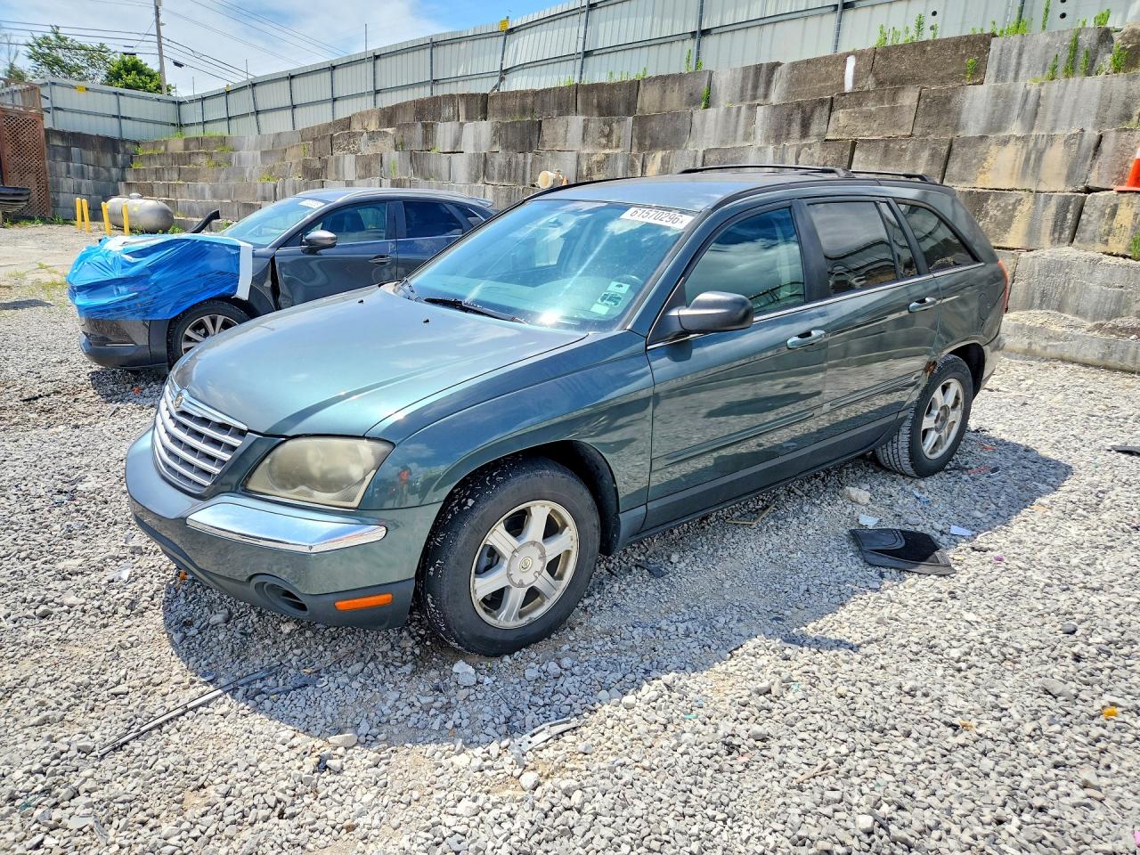2004 Chrysler Pacifica, VIN 2C4GM684X4R511174 — Rear end