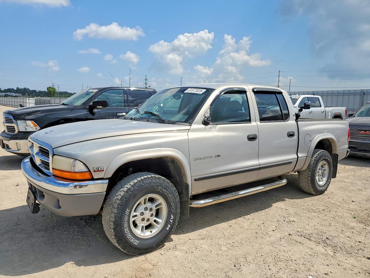 2000 Dodge Dakota Sport, VIN 1B7HG2AZXYS726441 — Front end