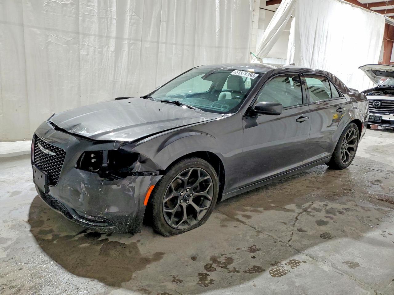 2017 Chrysler 300 S, VIN 2C3CCABG7HH662612 — Перед