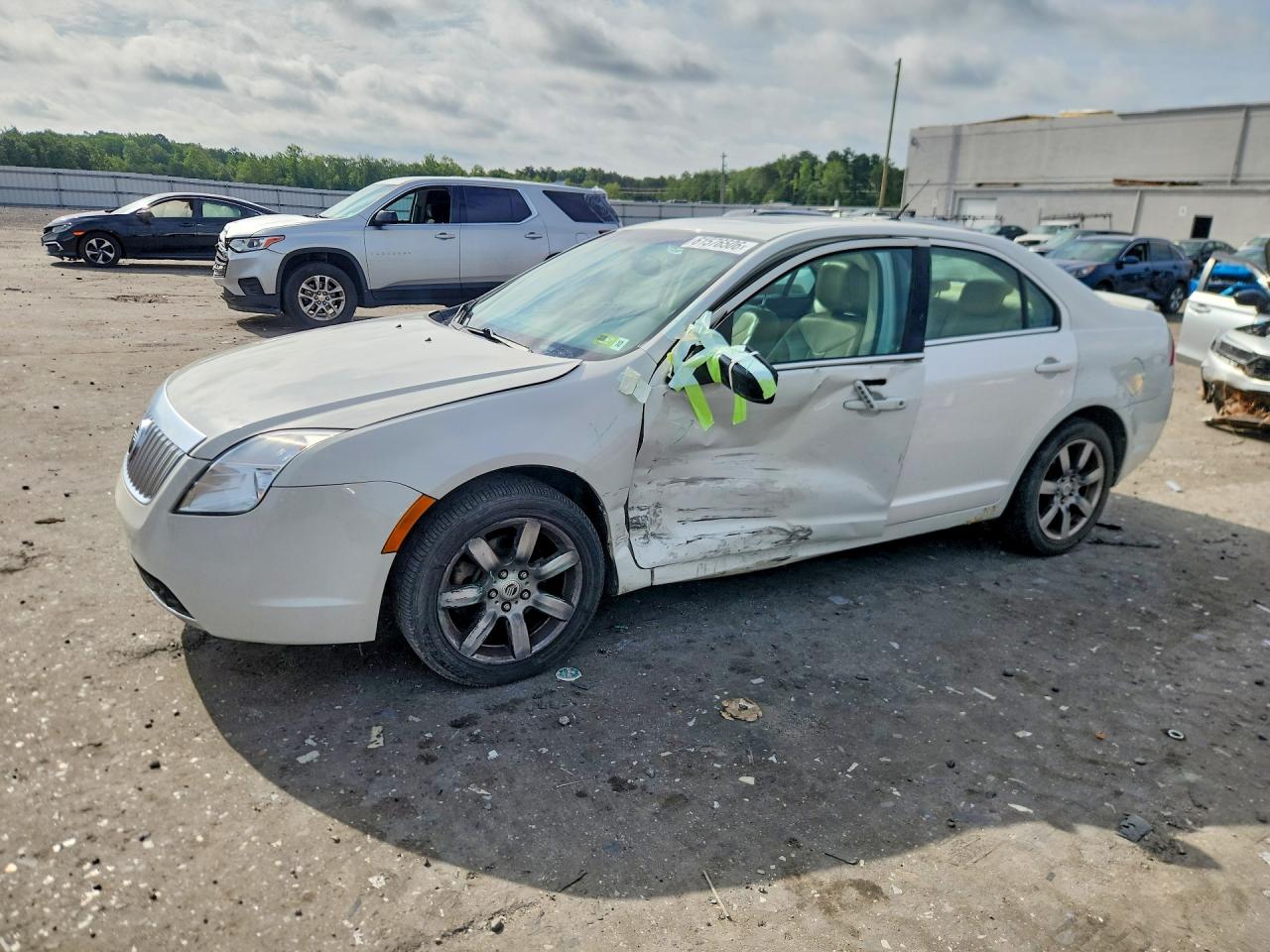 2010 Mercury Milan Premier, VIN 3MEHM0JG1AR618785 — Side