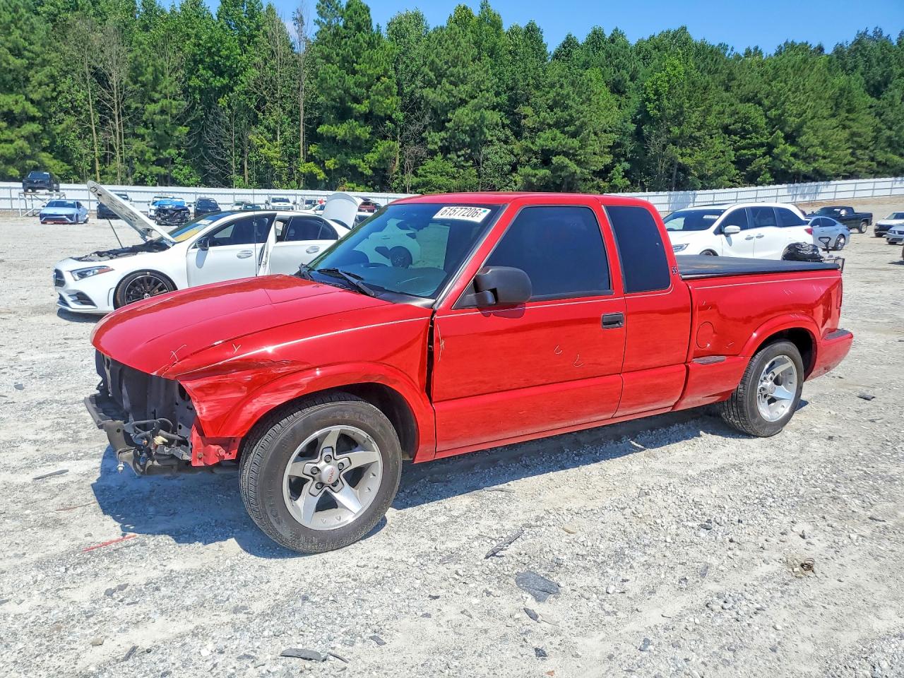 2002 GMC Sonoma SLS, VIN 1GTCS19W828103580 — Front end
