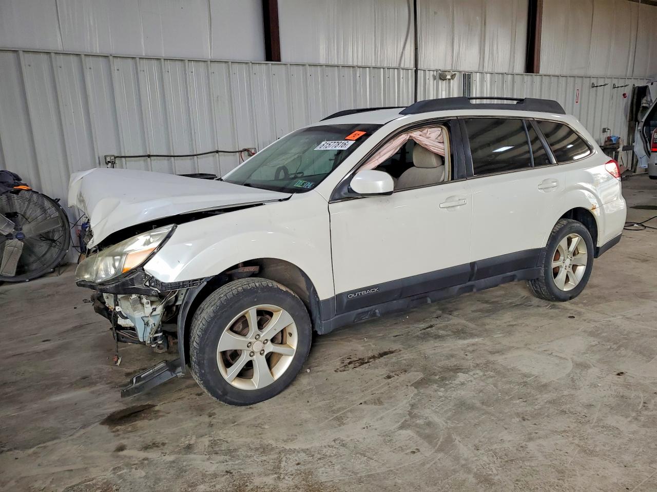 2014 Subaru Outback Premium, VIN 4S4BRBCC0E3279855 — Front end