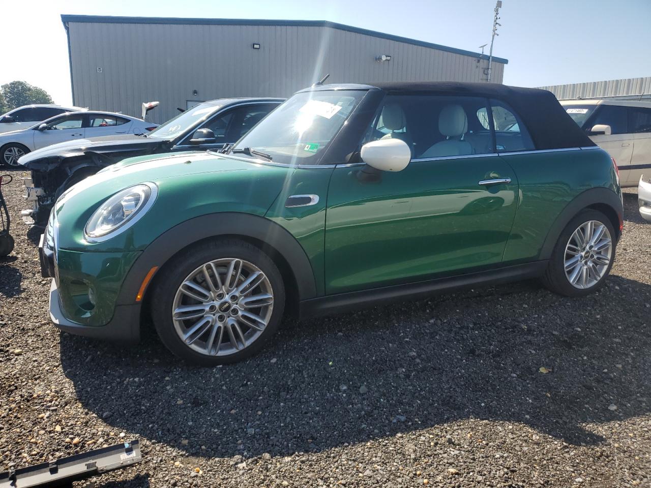 2020 MINI Convertible Cooper, VIN WMWWJ3C07L3M02795 — Перед