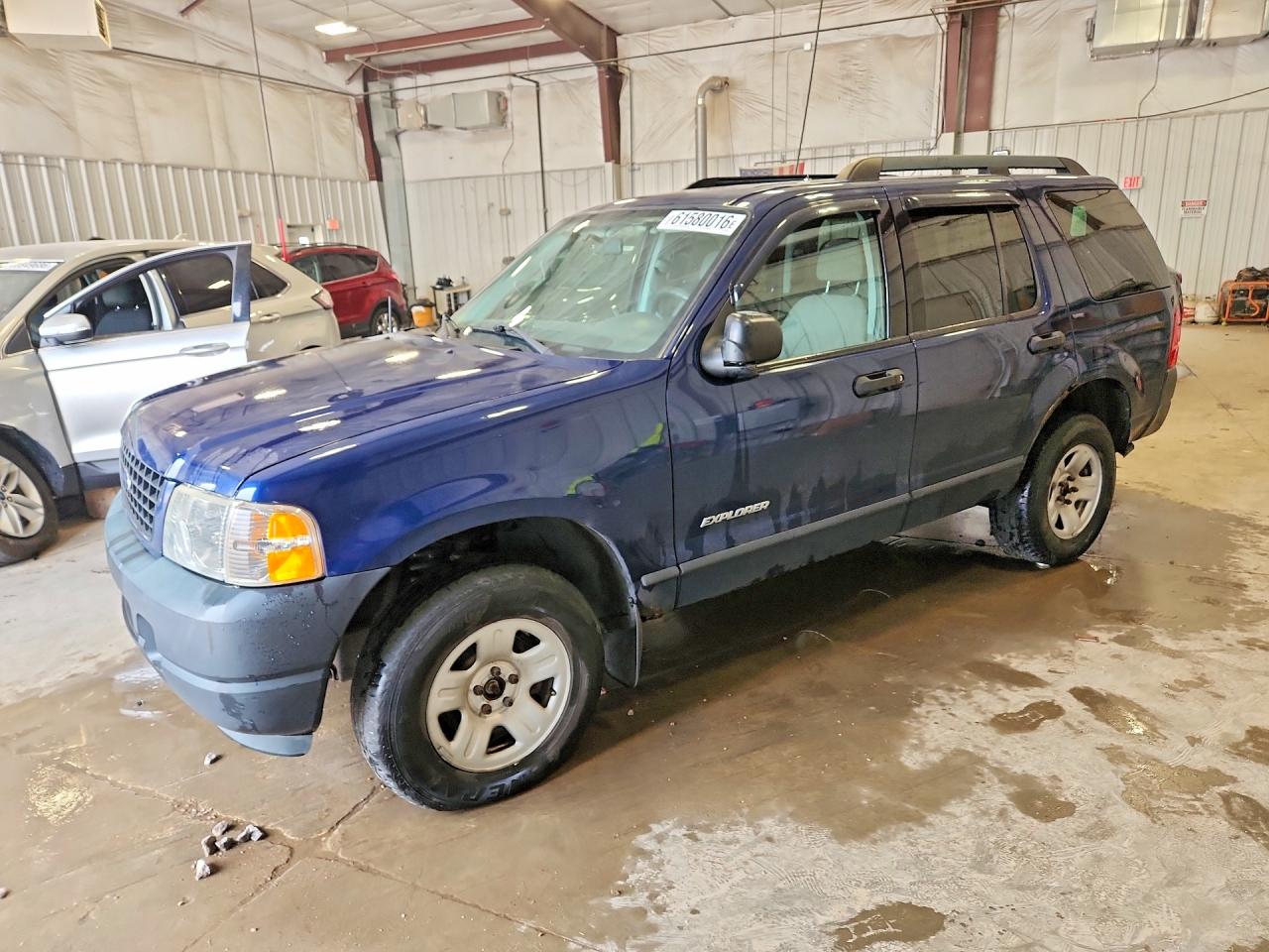 2005 Ford Explorer XLS, VIN 1FMZU72K05ZA53900 — Бок