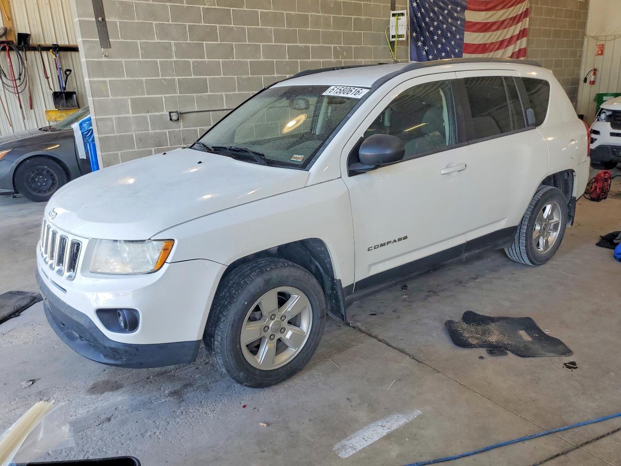 2013 Jeep Compass Latitude, VIN 1C4NJCEA1DD230117 — Rear end