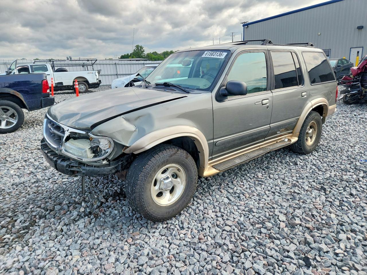 1999 Ford Explorer XLT, VIN 1FMZU34E8XZB78632 — Перед