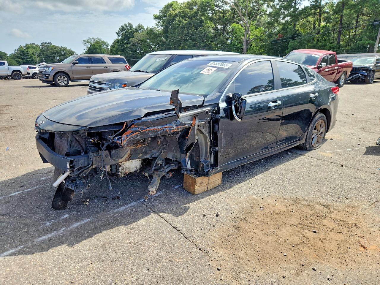 2019 Kia Optima LX, VIN 5XXGT4L3XKG342981 — Front end