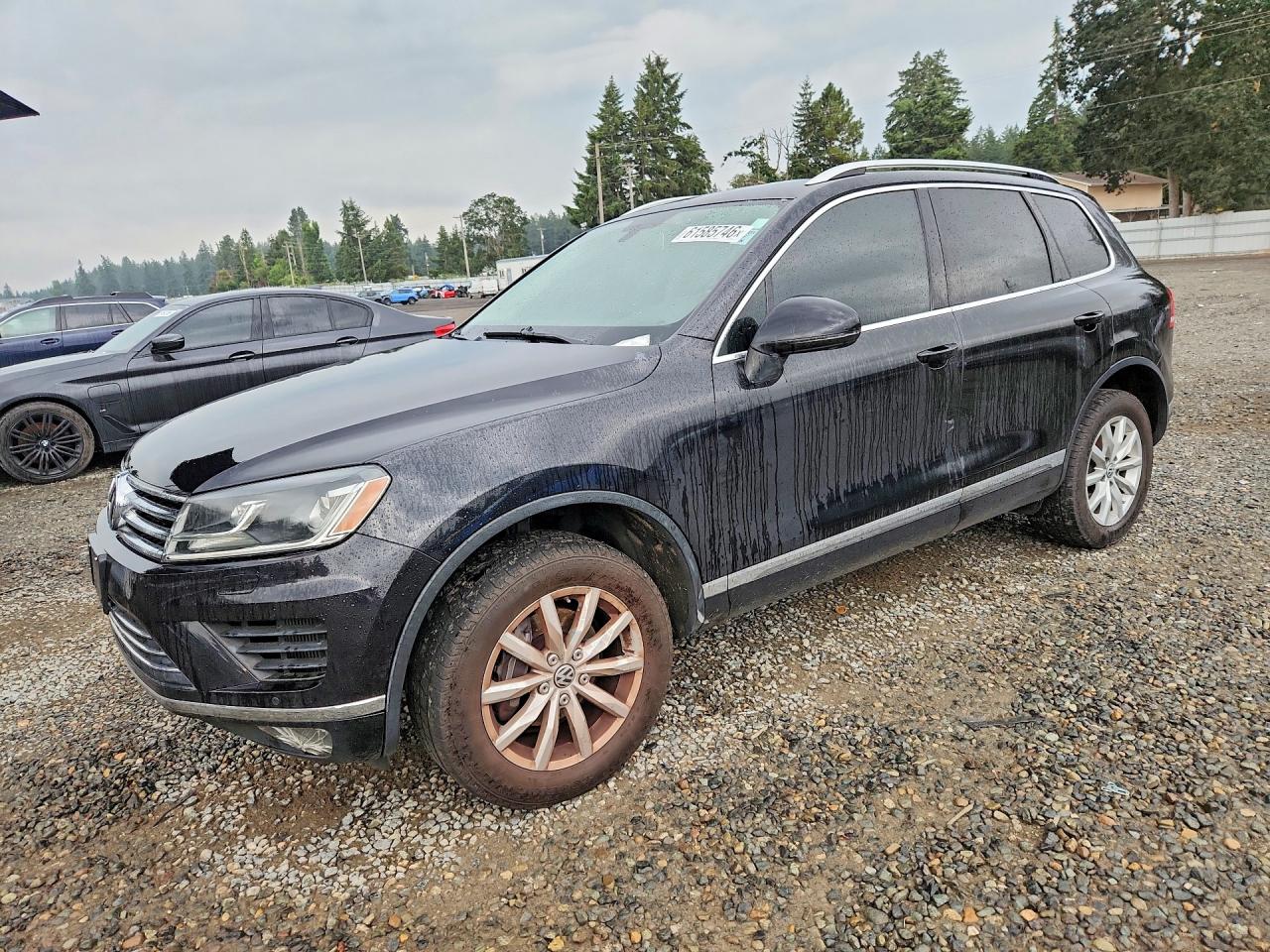 2015 Volkswagen Touareg Sport, VIN WVGEP9BP8FD005699 — Minor dents and scratches