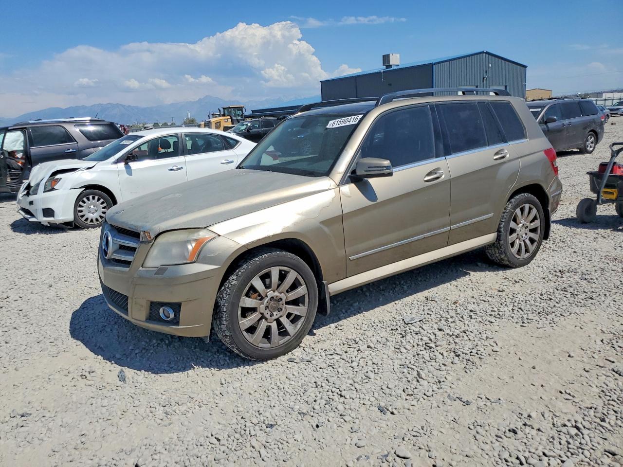 2010 Mercedes-Benz GLK 350, VIN WDCGG8HB2AF416087 — Minor dents and scratches