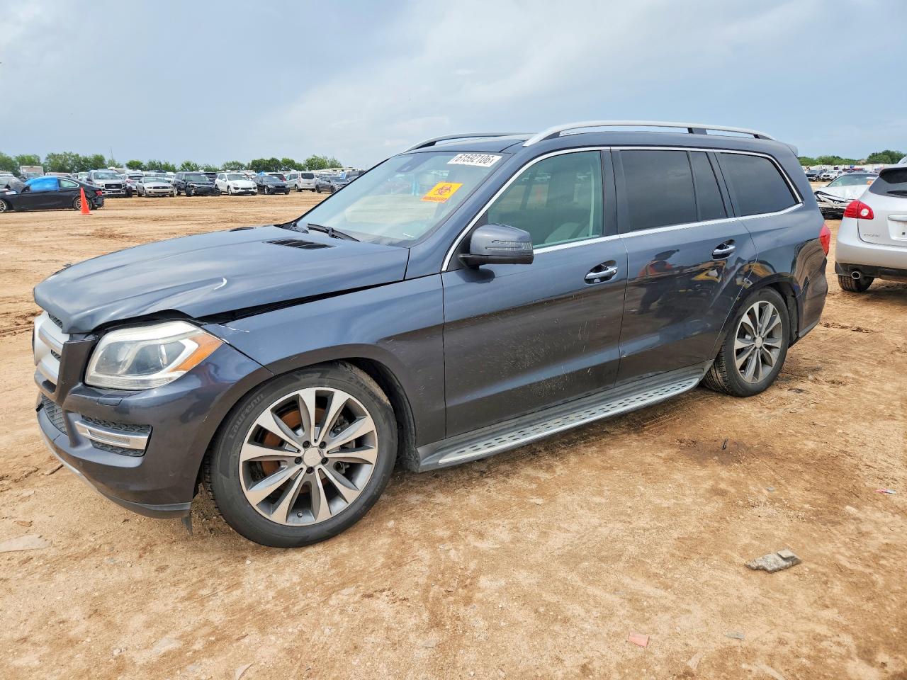 2016 Mercedes-Benz GL 450, VIN 4JGDF6EE5GA689802 — Front end