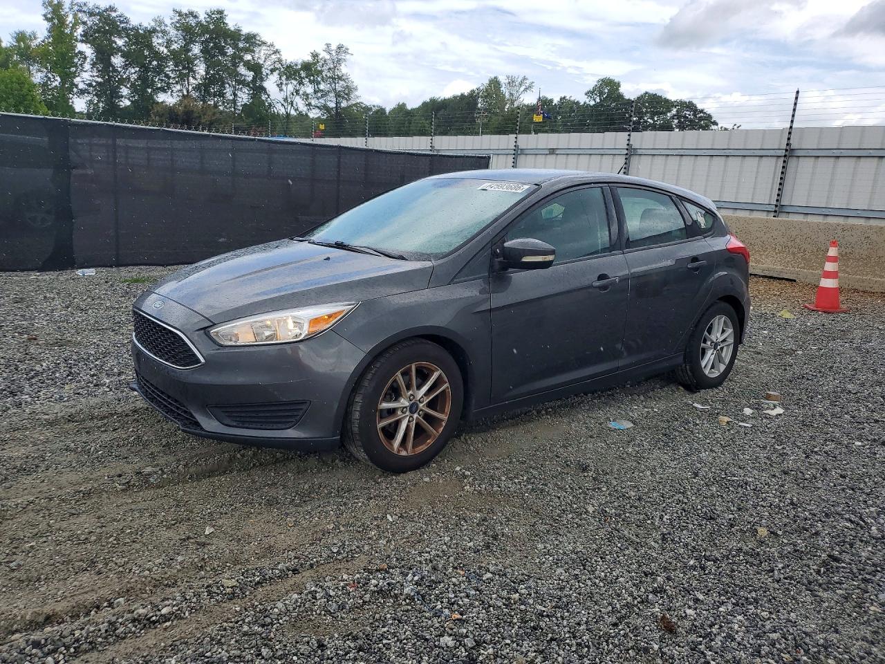 2015 Ford Focus SE, VIN 1FADP3K20FL364378 — Rear end