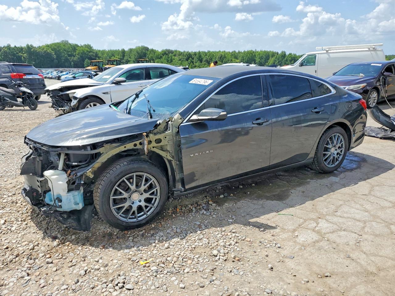 2016 Chevrolet Malibu LT, VIN 1G1ZE5ST5GF263775 — Front end