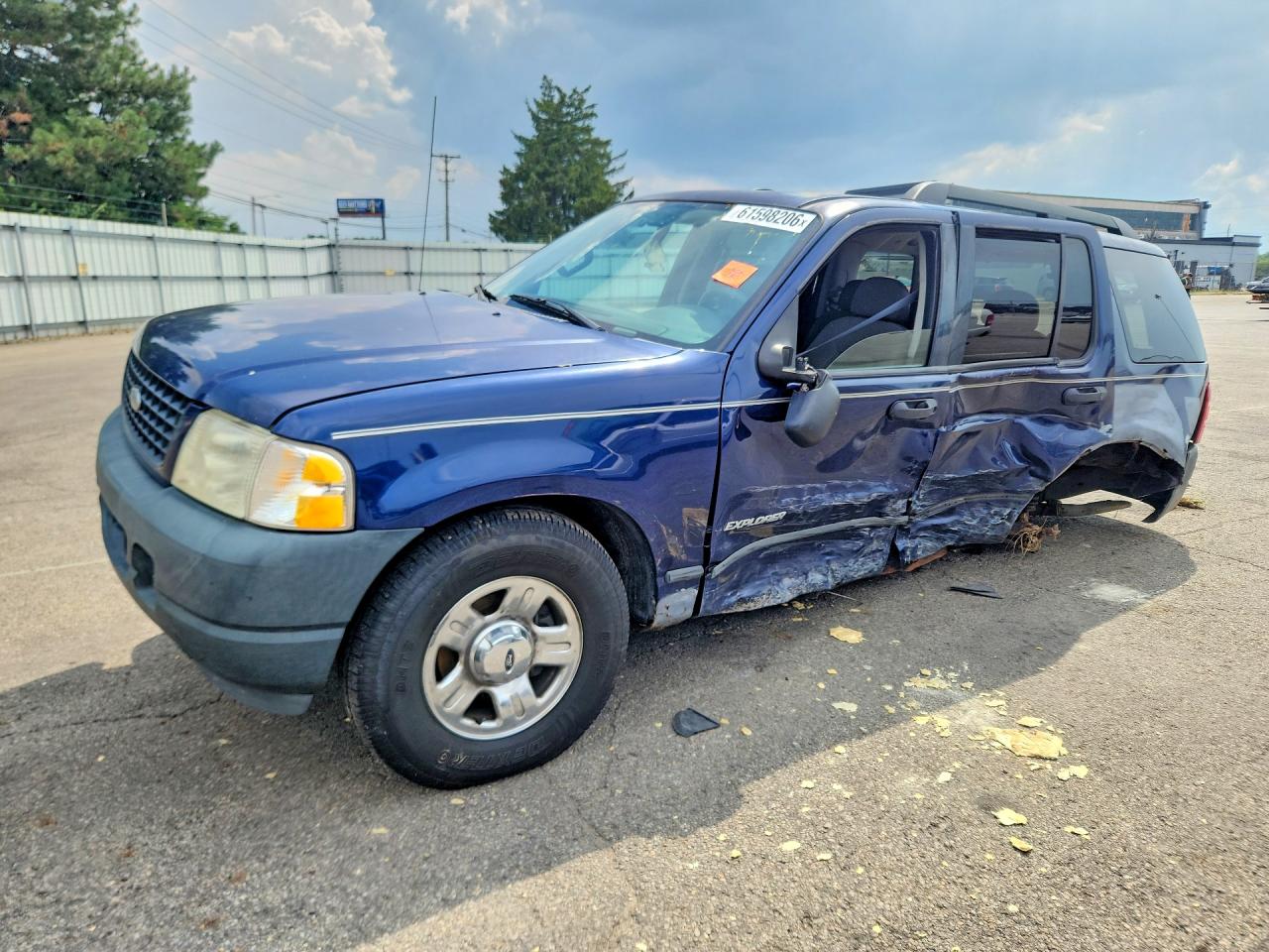 2005 Ford Explorer XLS, VIN 1FMZU62K75UA26524 — Side
