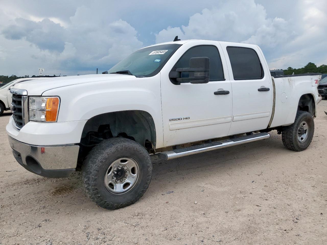 2010 GMC Sierra 2500HD SLE, VIN 1GT4K0BG3AF154108 — Rear end